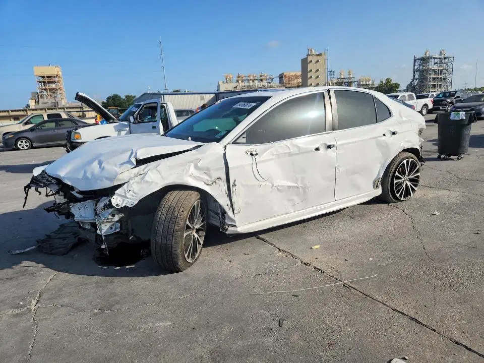 4T1B11HK7JU531364 — 2018 Toyota Camry, Повреждения со всех сторон (All Over), фото до ремонта