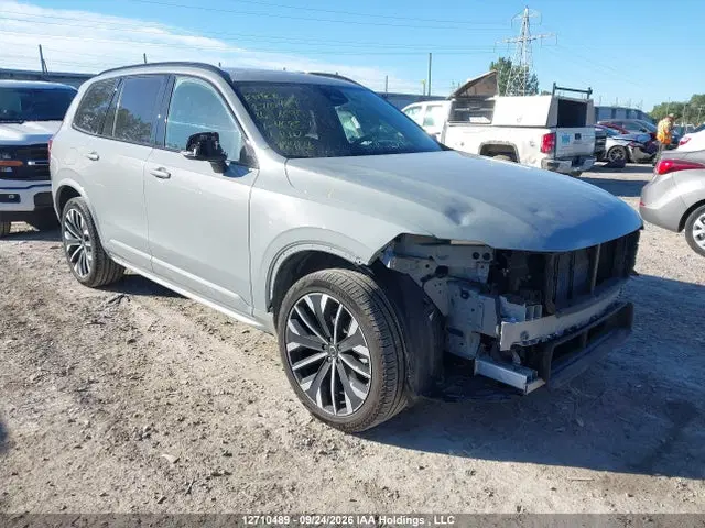 YV4062PC5T1468571 — 2026 Volvo XC90 PLUS, Передняя часть (Front), фото до ремонта