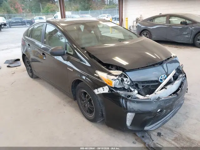 JTDKN3DU7E0370099 — 2014 Toyota Prius Four, Передняя и задняя части (Front & Rear), фото до ремонта