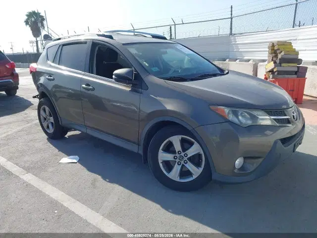 2T3RFREV4FW267628 — 2015 Toyota RAV4 XLE, Задняя часть (Rear), фото до ремонта