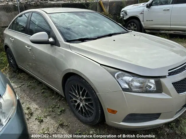 1G1PC5SB1E7370933 — 2014 Chevrolet Cruze, Передняя часть слева (Left Front), фото до ремонта