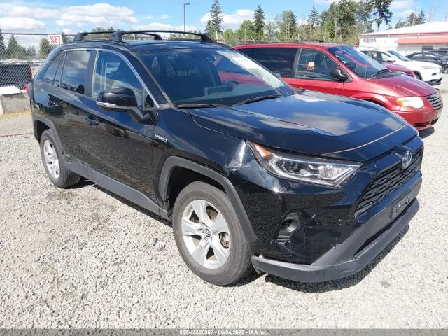 2T3RWRFV4LW057072 — 2020 Toyota RAV4 Hybrid XLE, Передняя часть справа (Right Front), фото до ремонта