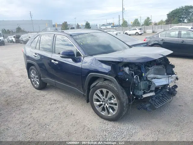 2T3R1RFV0SW553290 — 2025 Toyota RAV4 XLE, Передняя часть (Front), фото до ремонта
